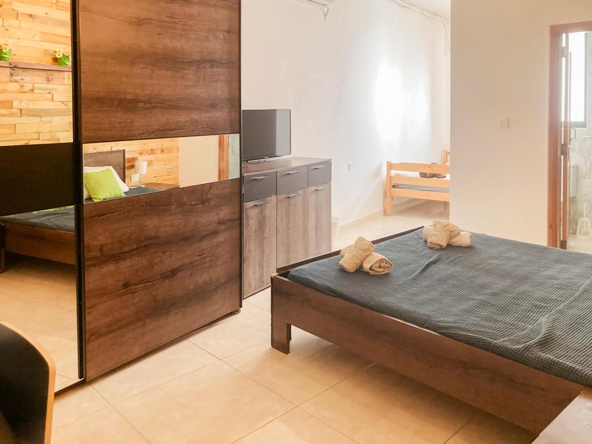 Xl Central Home - Sleeps 10 People Pieta Экстерьер фото