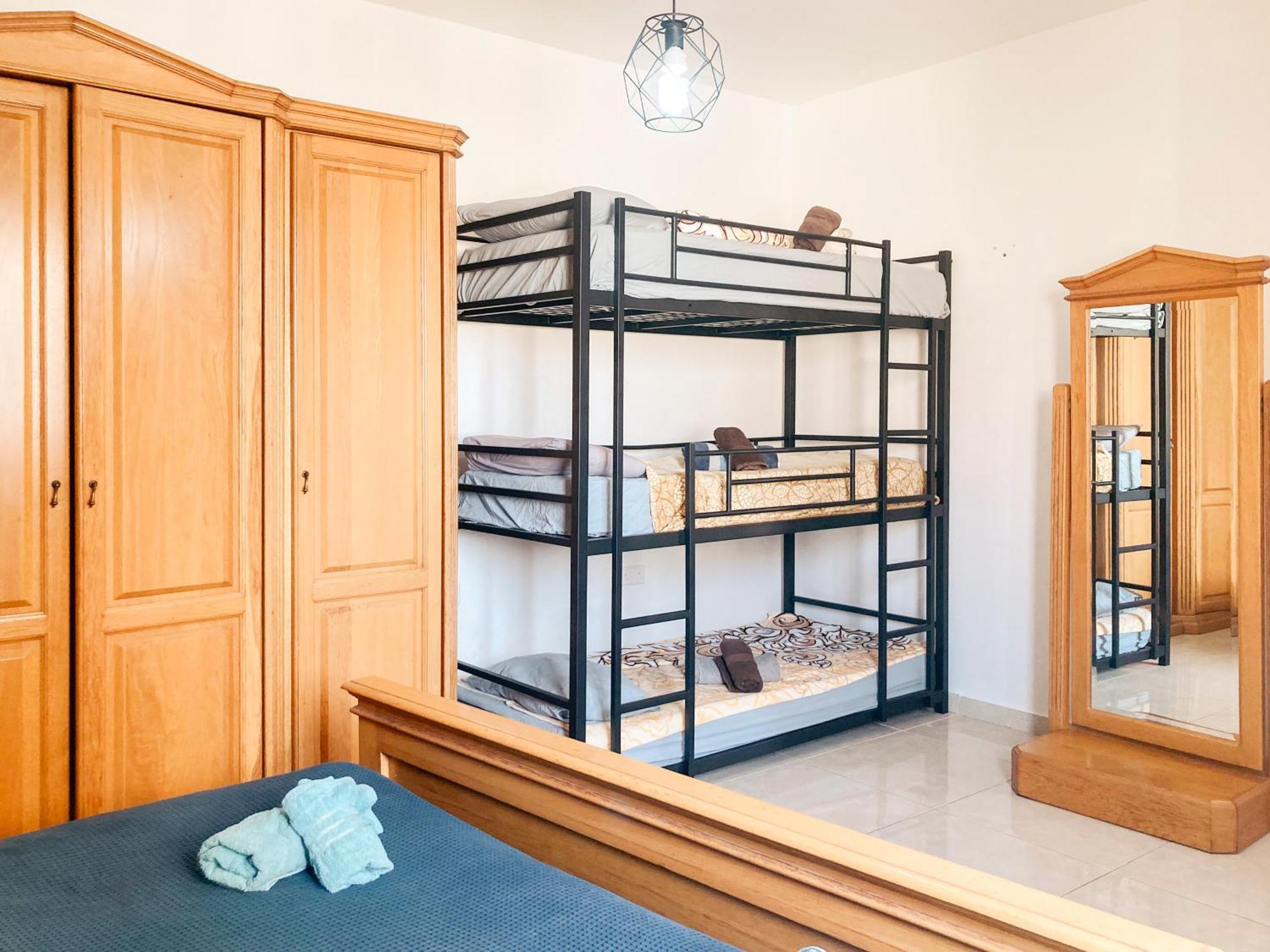 Xl Central Home - Sleeps 10 People Pieta Экстерьер фото