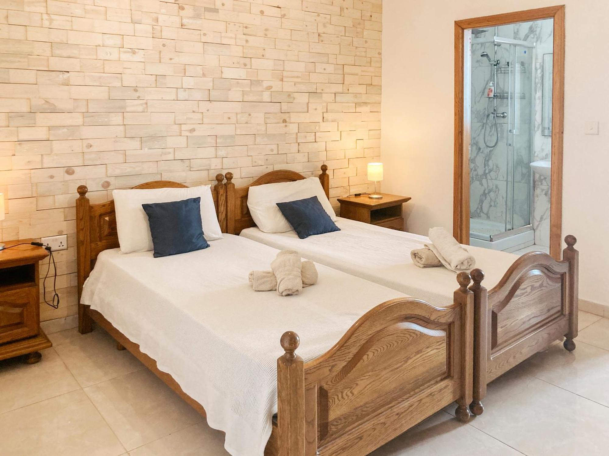 Xl Central Home - Sleeps 10 People Pieta Экстерьер фото