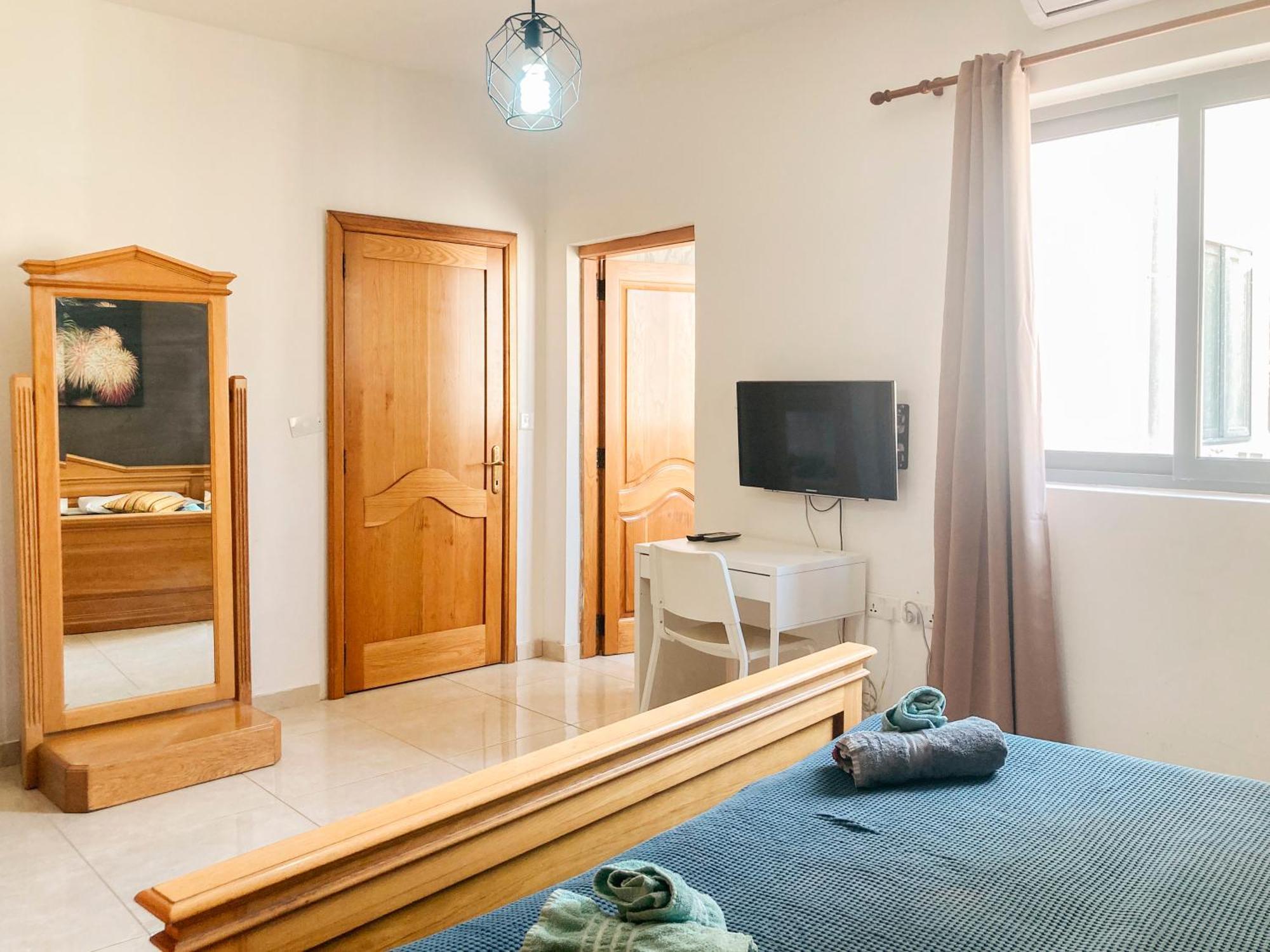 Xl Central Home - Sleeps 10 People Pieta Экстерьер фото