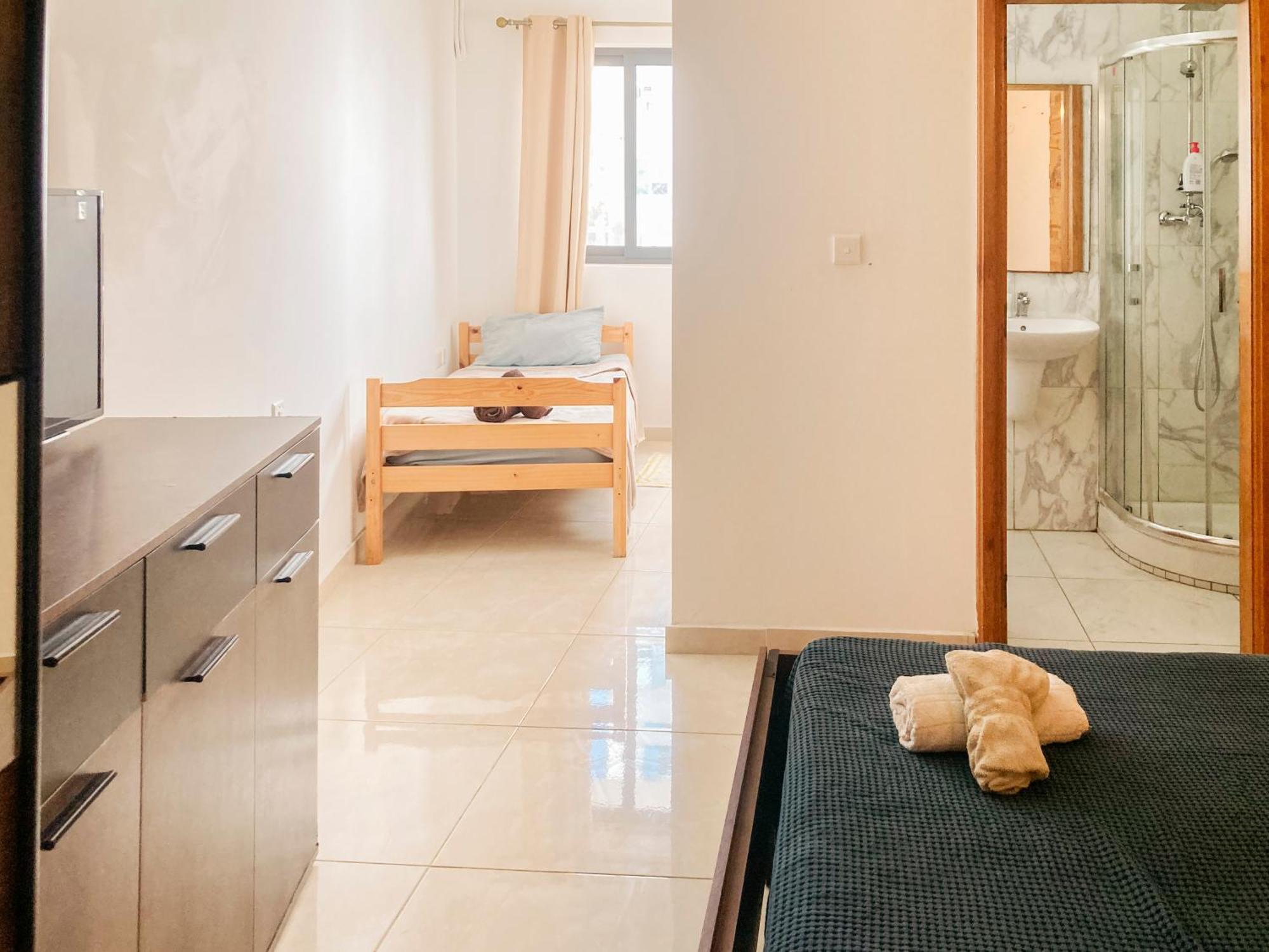 Xl Central Home - Sleeps 10 People Pieta Экстерьер фото