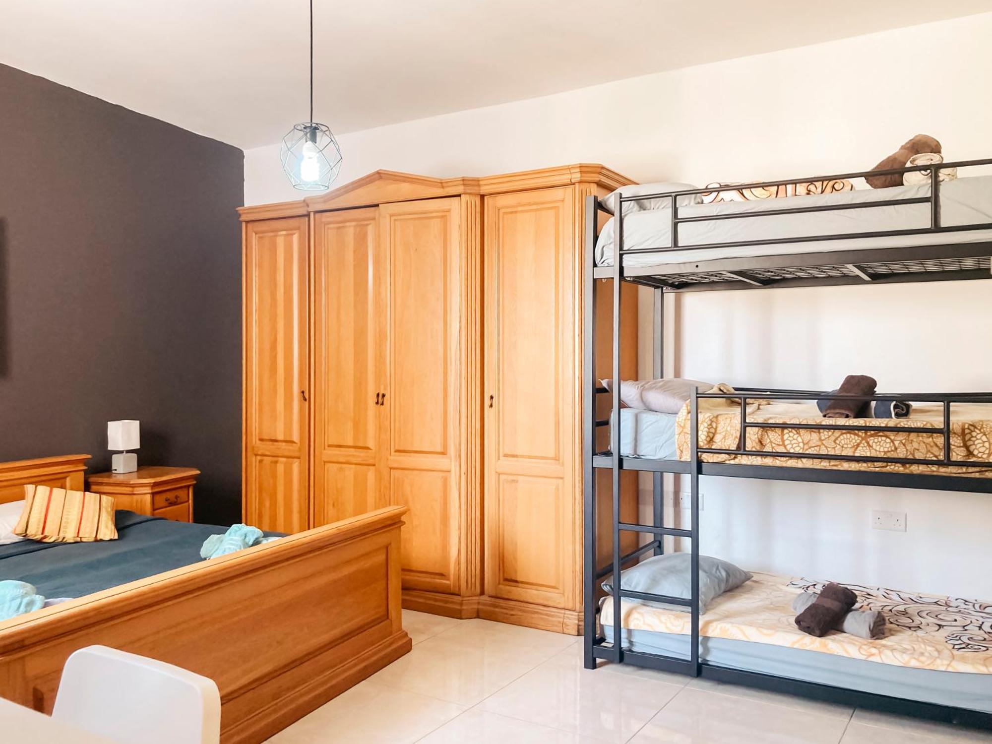 Xl Central Home - Sleeps 10 People Pieta Экстерьер фото