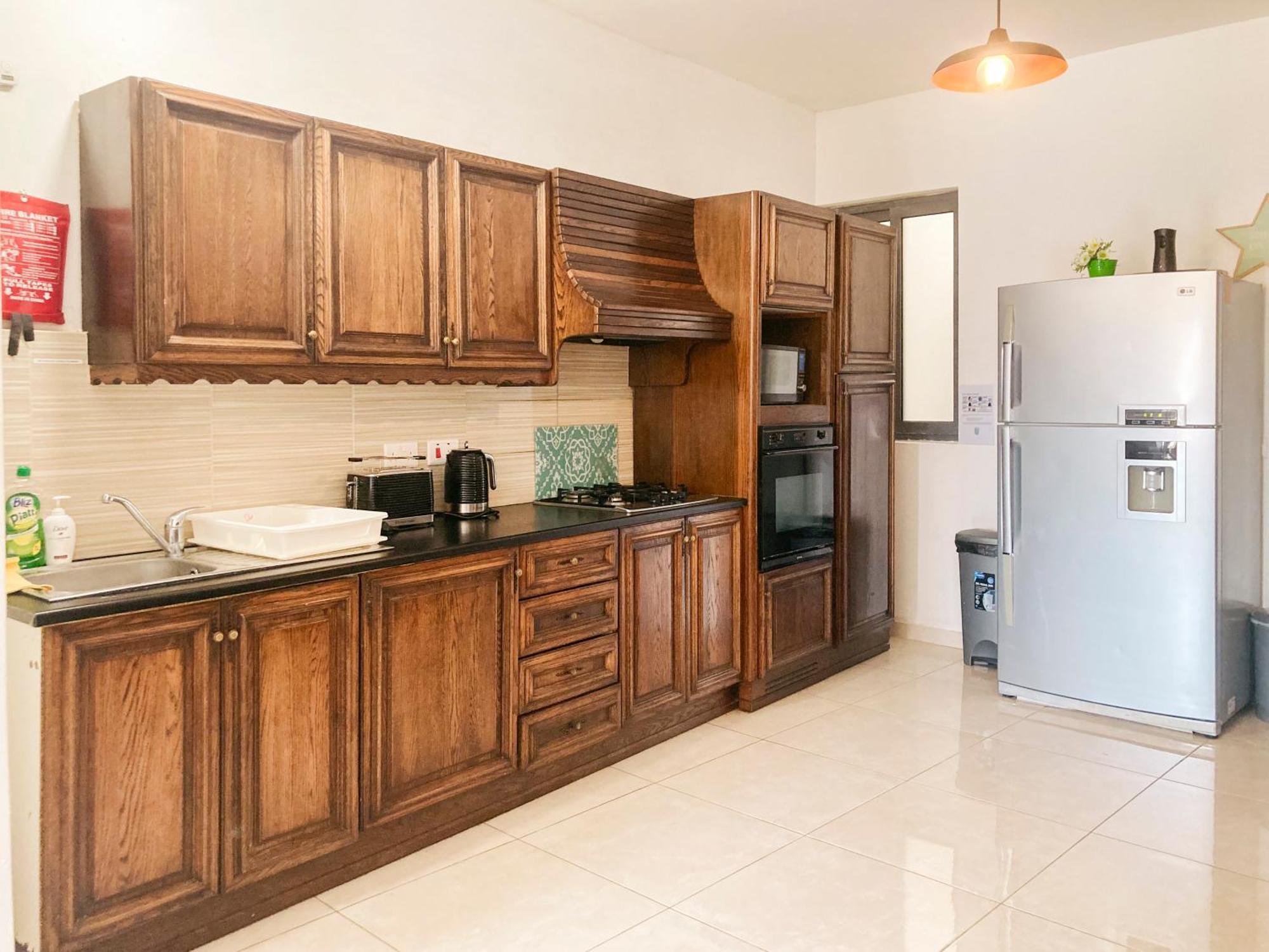 Xl Central Home - Sleeps 10 People Pieta Экстерьер фото