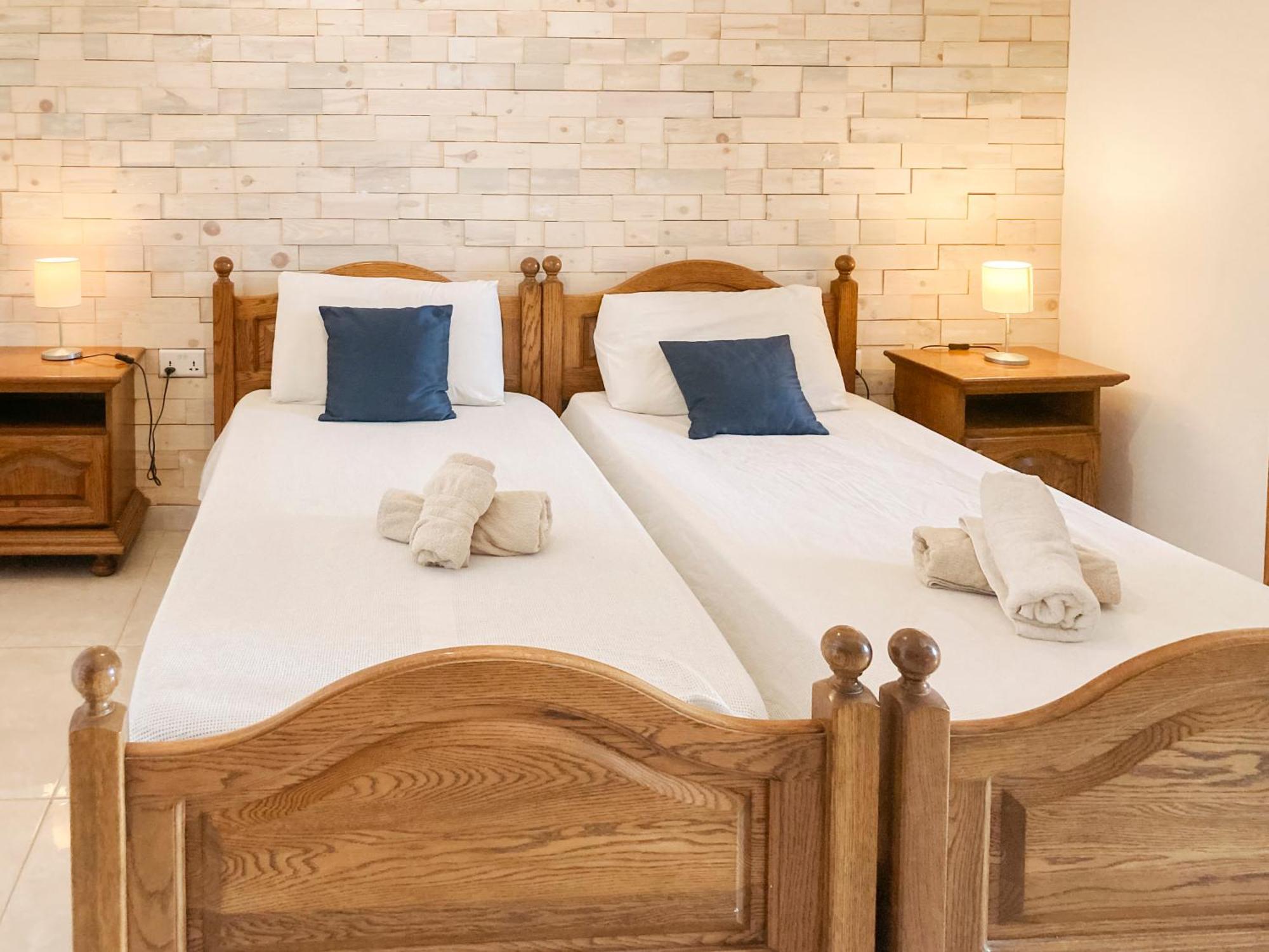 Xl Central Home - Sleeps 10 People Pieta Экстерьер фото