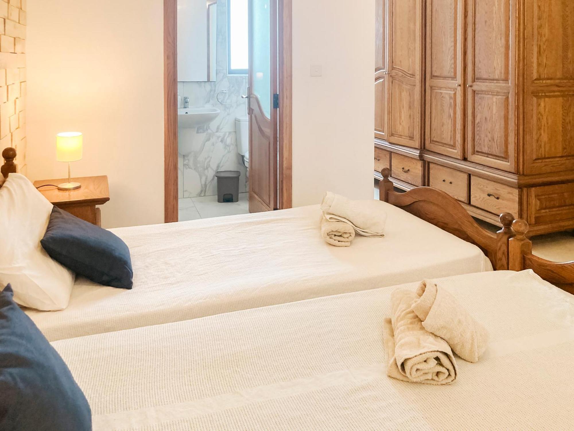 Xl Central Home - Sleeps 10 People Pieta Экстерьер фото