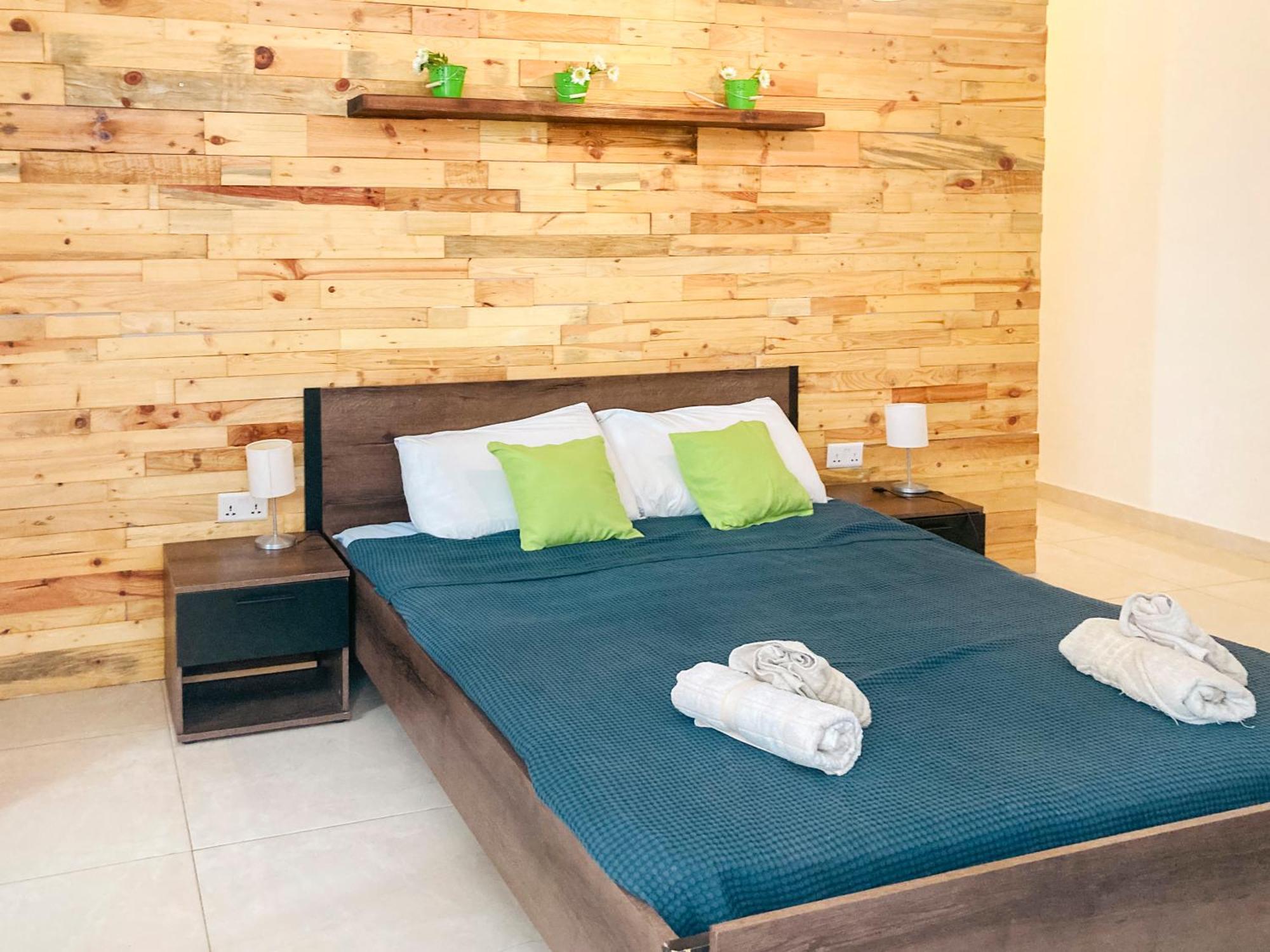 Xl Central Home - Sleeps 10 People Pieta Экстерьер фото