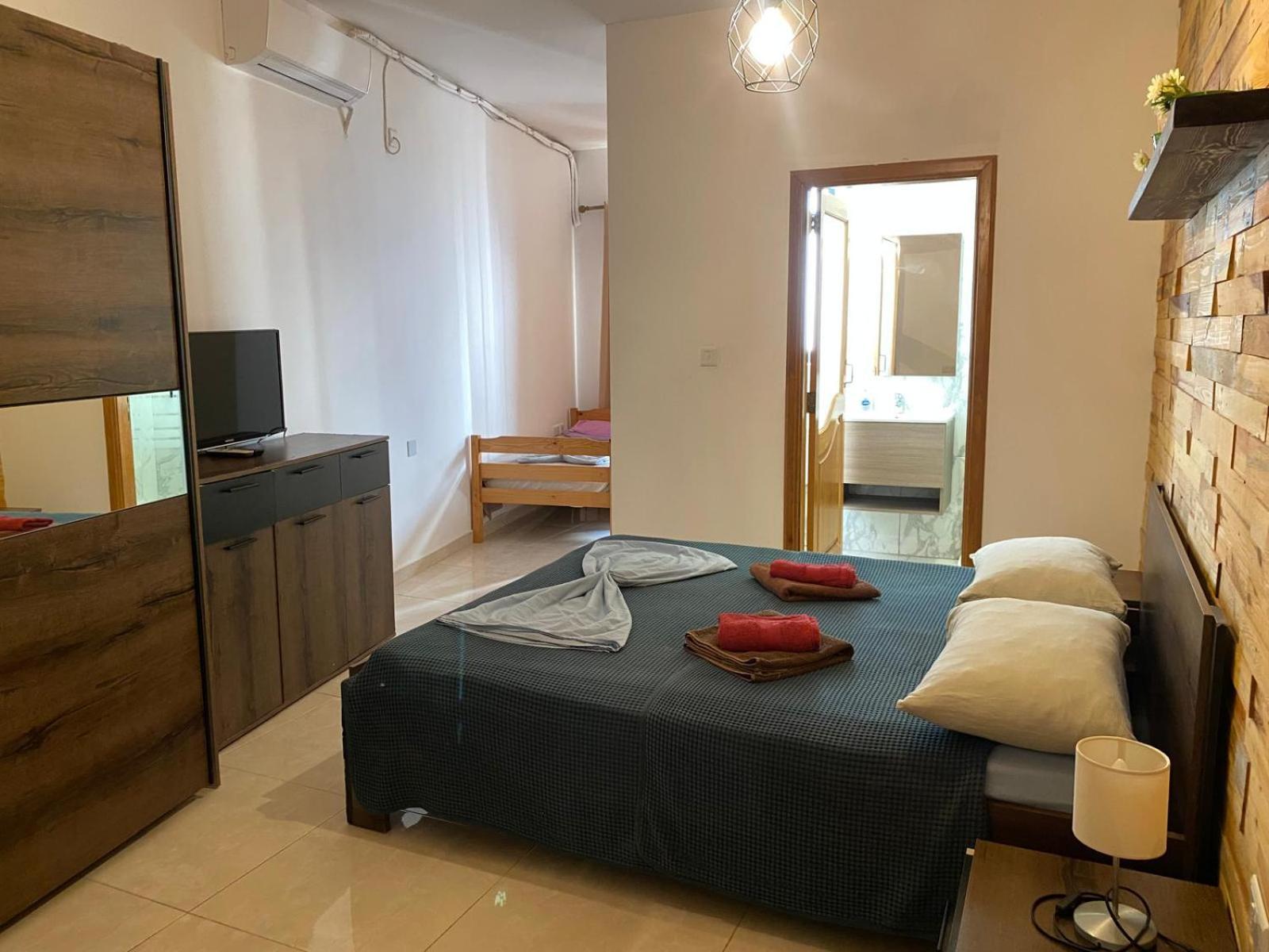 Xl Central Home - Sleeps 10 People Pieta Экстерьер фото