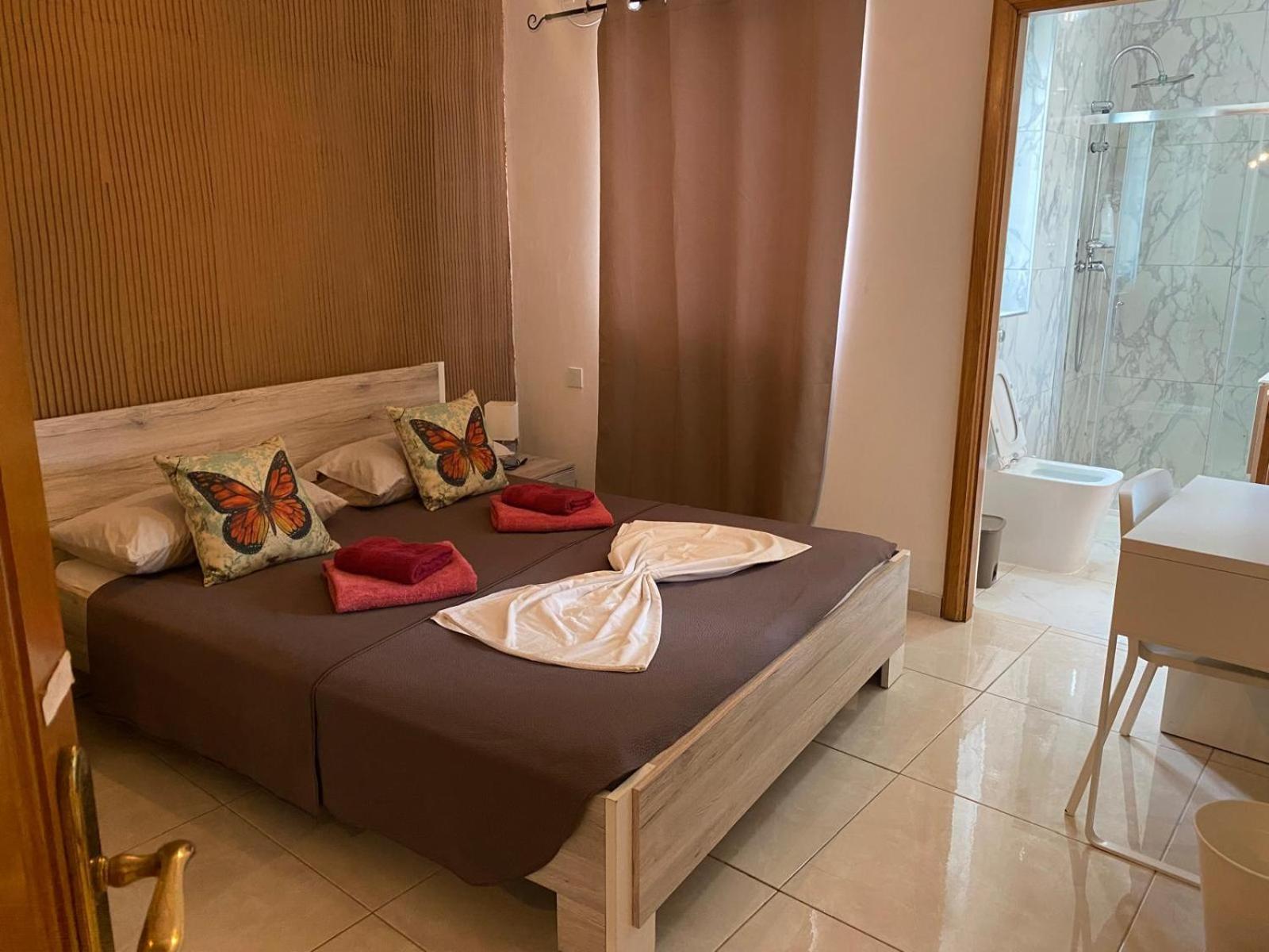 Xl Central Home - Sleeps 10 People Pieta Экстерьер фото
