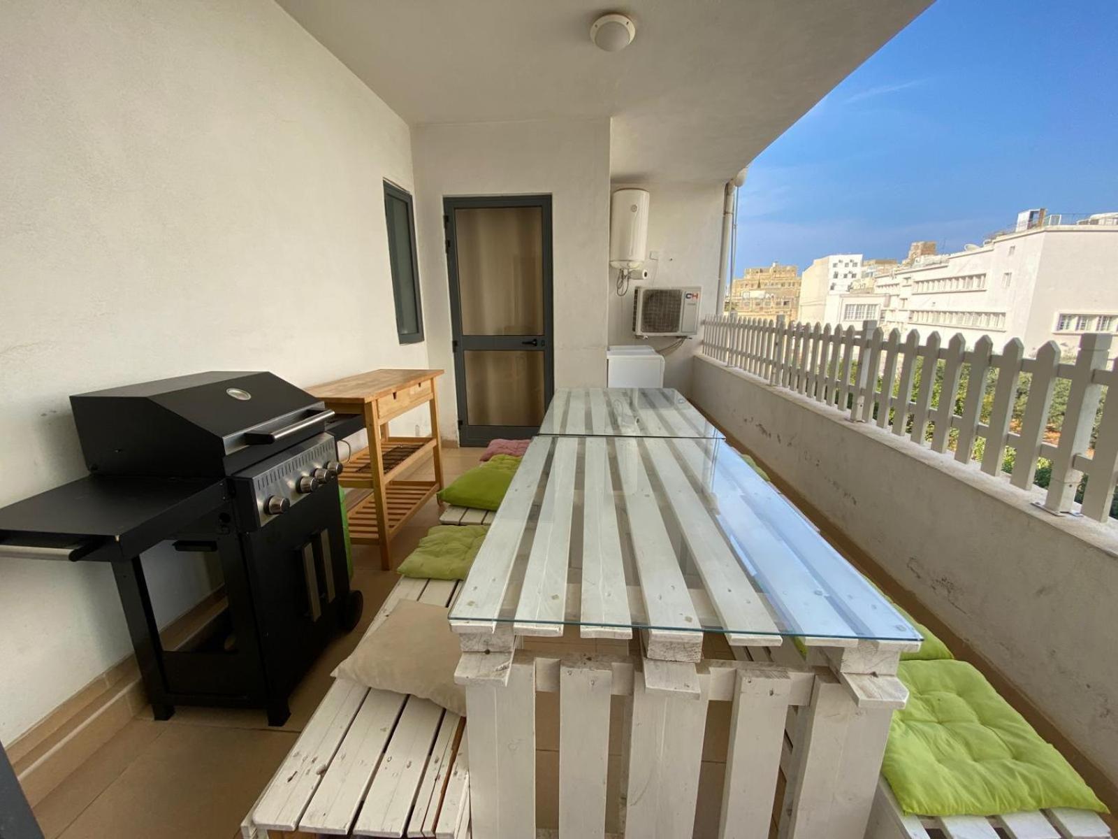 Xl Central Home - Sleeps 10 People Pieta Экстерьер фото
